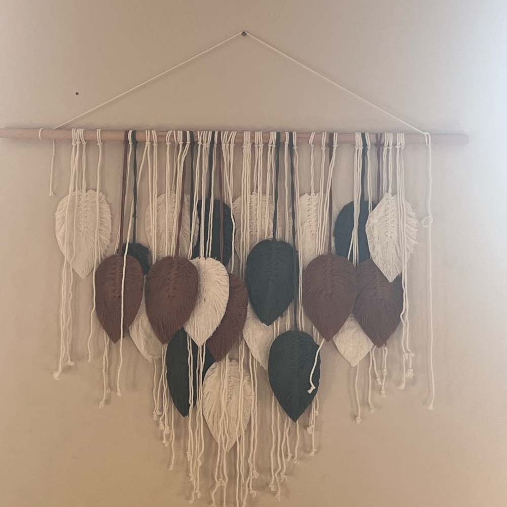 Elegant Leaf Tapestry Wall Decor